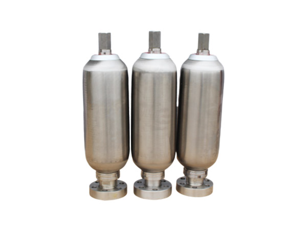 帶你了解清楚不銹鋼蓄能器充氮工具在充氣時(shí)注意哪些？